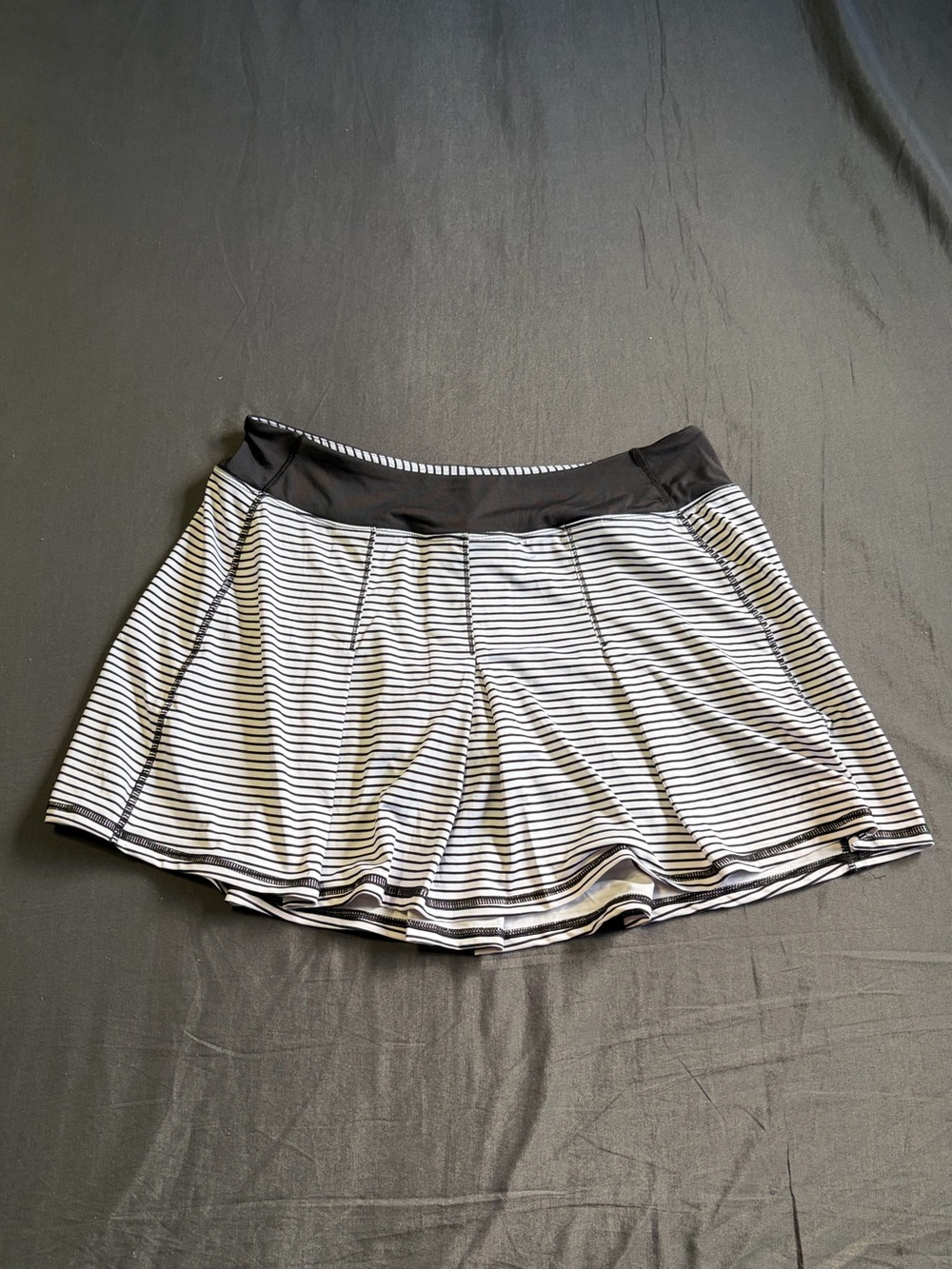Kydon white/black horizontal striped active wear skirt. Size L.